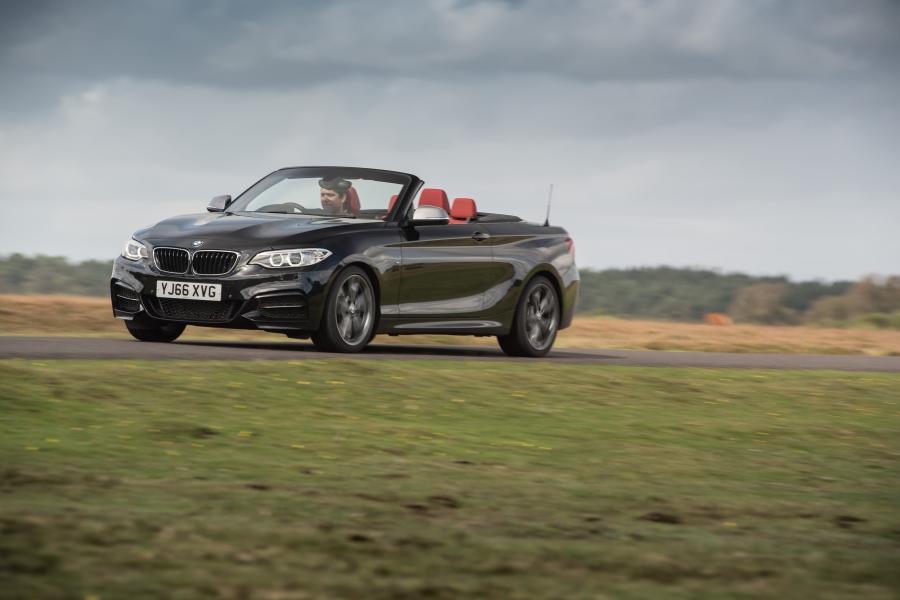  BMW M240i Convertible 2016 года  (UK) (фото 11 из 21)